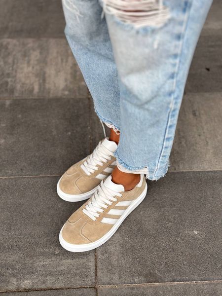 Пісочні замшеві кеди з білими шнурівками &mdash; стильний вибір для вашого гардеробу! Арт. 15-10-0136