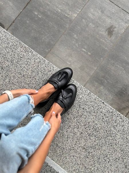 Чорні жіночі шкіряні лофери з китицями &mdash; Арт. 156-8 | Your Step