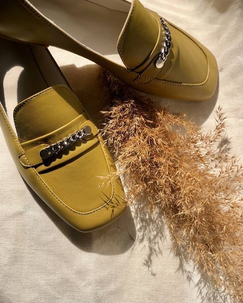 Кожаная балетка с квадратным носком с фурнитурой - Арт. 072-4-3827 072-4-3827 оливка шкіра фото